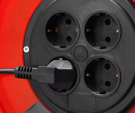 Удлинитель на катушке &quot;ПВС 307&quot;, 30 м, 2500 Вт, 4 гнезда, ПВС 3х0,75 кв мм, ЗУБР 55083-30 купить в Ноябрьске