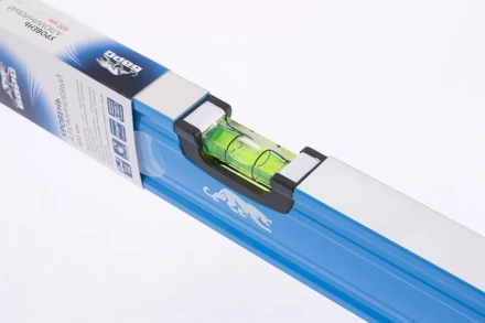 Уровень алюминиевый 600 мм профиль 1.6 мм фрезерованный ударопрочные заглушки 3 глазка БАРС 34422 купить в Ноябрьске