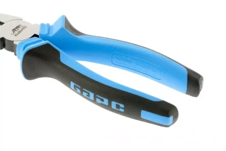 Плоскогубцы комбинированные 180 мм хром-ванадий двухкомпонентные рукоятки БАРС 16997 купить в Ноябрьске